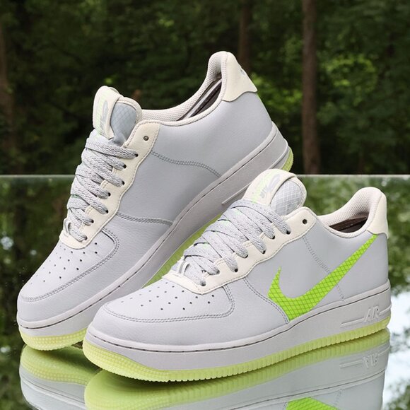 Nike Air Force 1 Low Volt Swoosh Men’s Size 10 - Picture 2 of 13